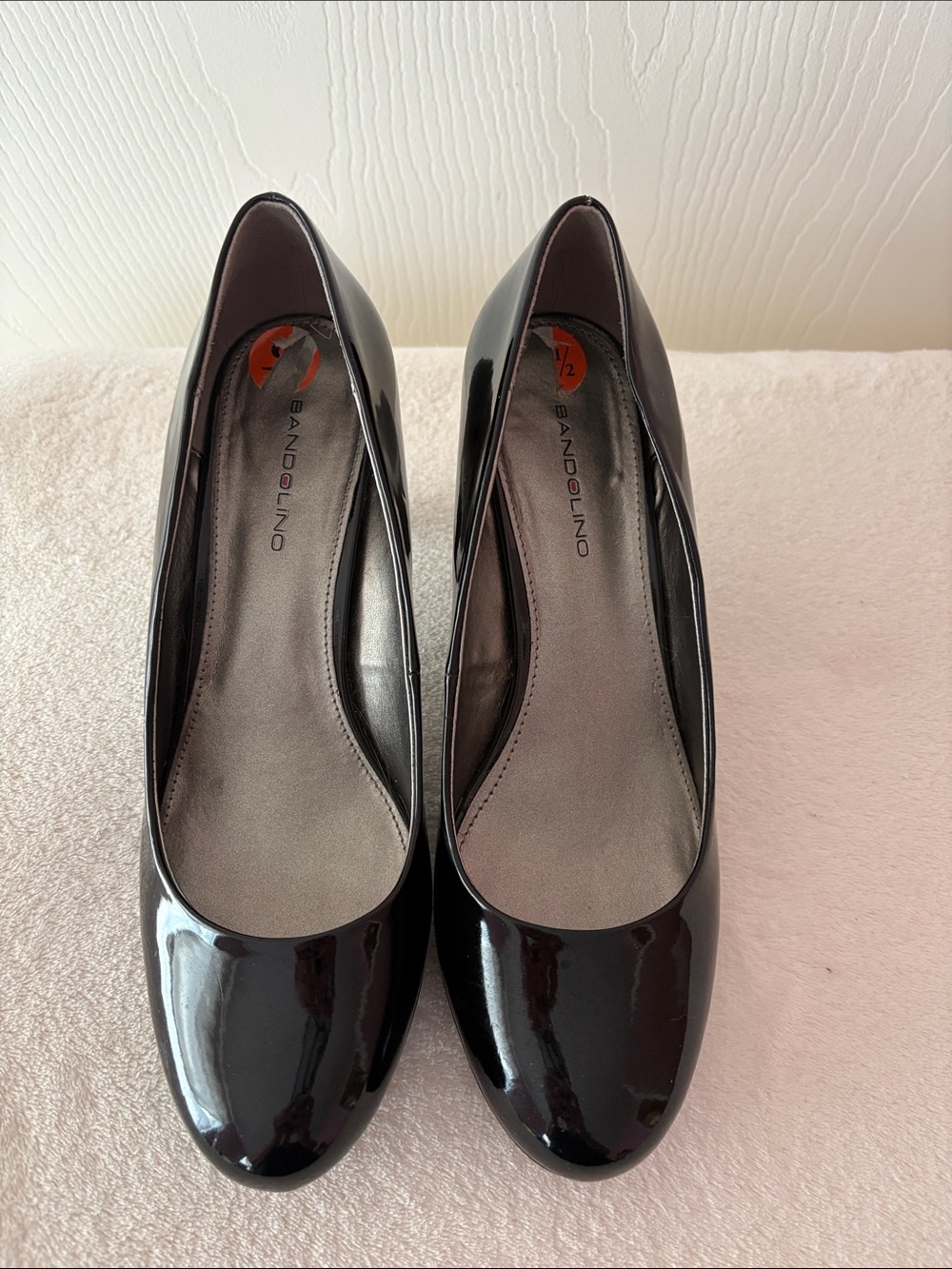Bandolino Black Patent Round-Toe Heels